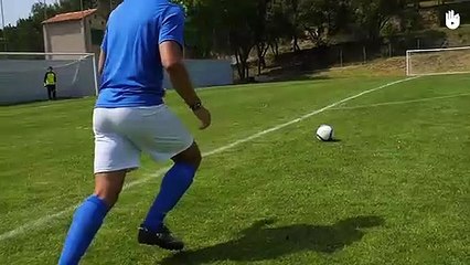 Technique pour marquer un but : frappe enroulée