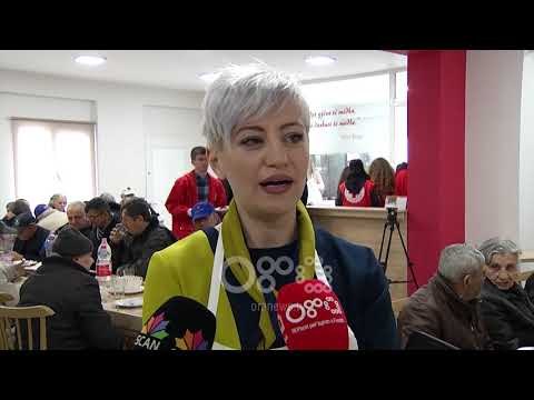 Ora News - Kryqi i Kuq dhe Credins Bank shtrojnë drekë për të moshuarit