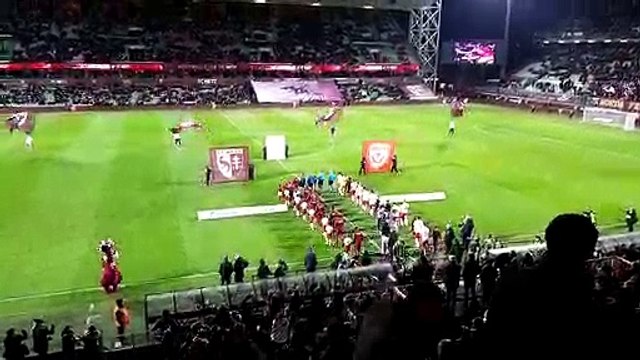 L'entrée des joueurs à Saint-Symphorien pour le derby