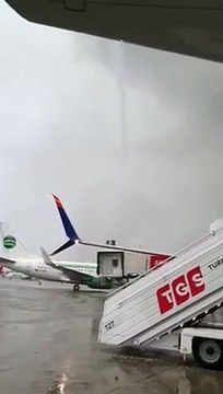 Tornade entre les avions sur cet aéroport en Turquie