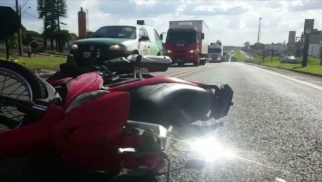 Motociclista fica ferido em colisão de trânsito na BR-277