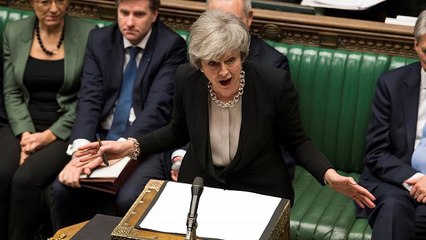 Theresa May obrigada a renegociar com Bruxelas