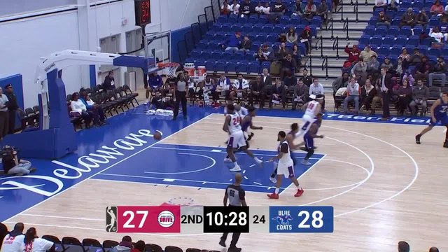 Haywood Highsmith throws down the alley-oop!