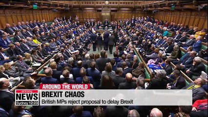 Tải video: British MPs reject proposal to delay Brexit