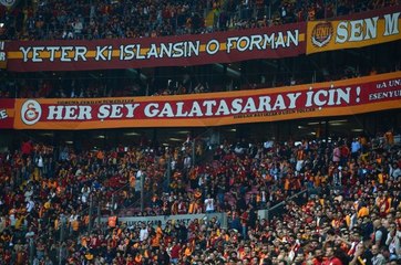 Galatasaray Tribünleri Boluspor Maçında "Taraftar Çıldırdı Forvet İstiyor" Tezahüratında Bulundu
