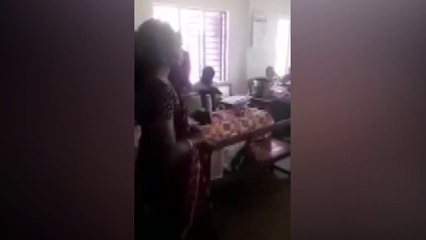 பணிக்கு வந்த ஆசிரியர்களை மிரட்டிய பள்ளி தலைமை ஆசிரியை-வீடியோ