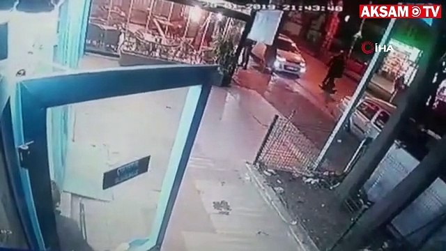 Fren yerine gaza basan kadın sürücünün otomobiliyle fırına daldığı anlar kamerada