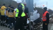 Polis Memuru Acı Haberi Veremedi... Peynir Yüklü Minibüs Beton Duvara Çarptı: 2 Ölü