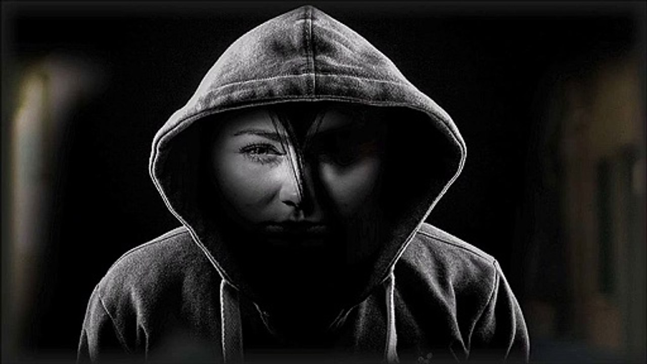 Infrason à 19 Hz - la fréquence redoutable - provoquant une gêne, des vertiges, une vision floue (en faisant vibrer vos yeux), une hyperventilation et une peur pouvant entraîner des crises de panique