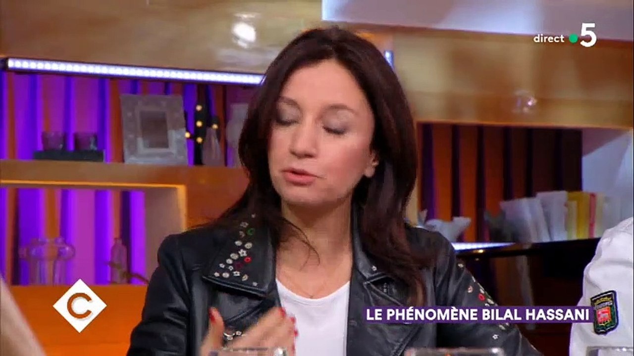 Bilal Hassani revient sur son coming-out et le soutien de sa maman qui répondait aux haters - Regardez