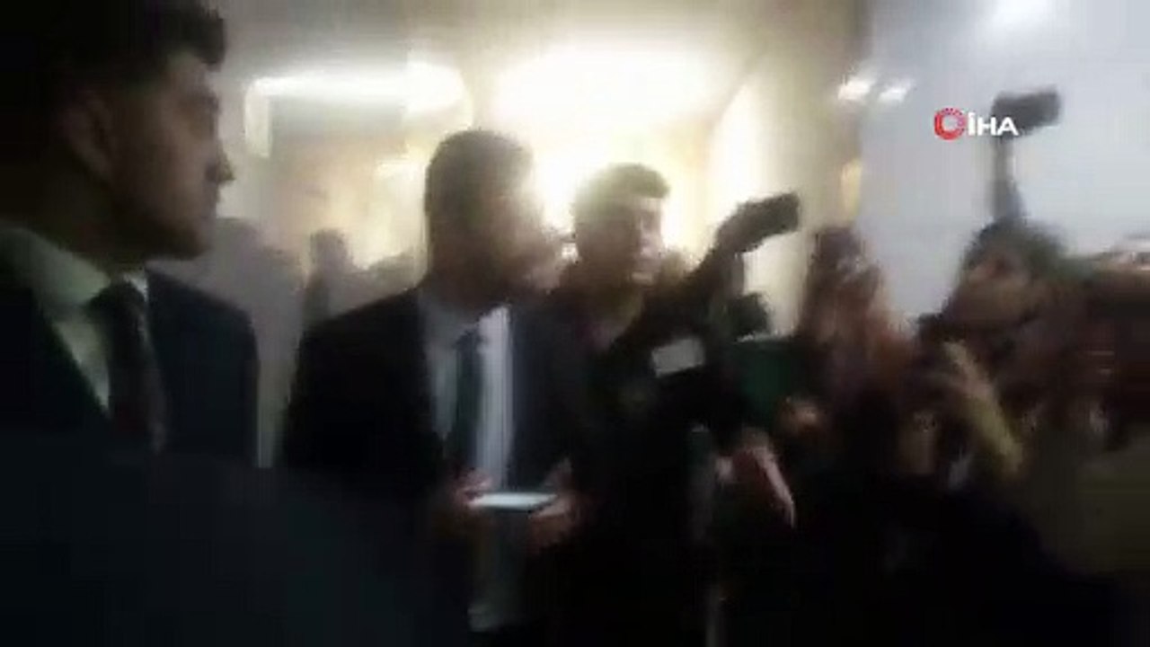 Futbolcu Arda Turan ile şarkıcı Berkay arasında yaşanan kavgaya ilişkin açılan davanın ilk duruşması bugün görüldü. Duruşmada Arda Turan, Berkay ve eşi Özlem Ada Şahin, ifade verdi. Mahkeme heyeti davayı 19 Haziran tarihine erteledi. Arda