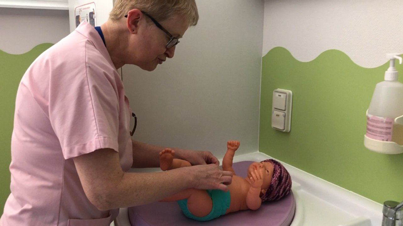 La maternité adopte les changes lavables pour les bébés dès leur naissance