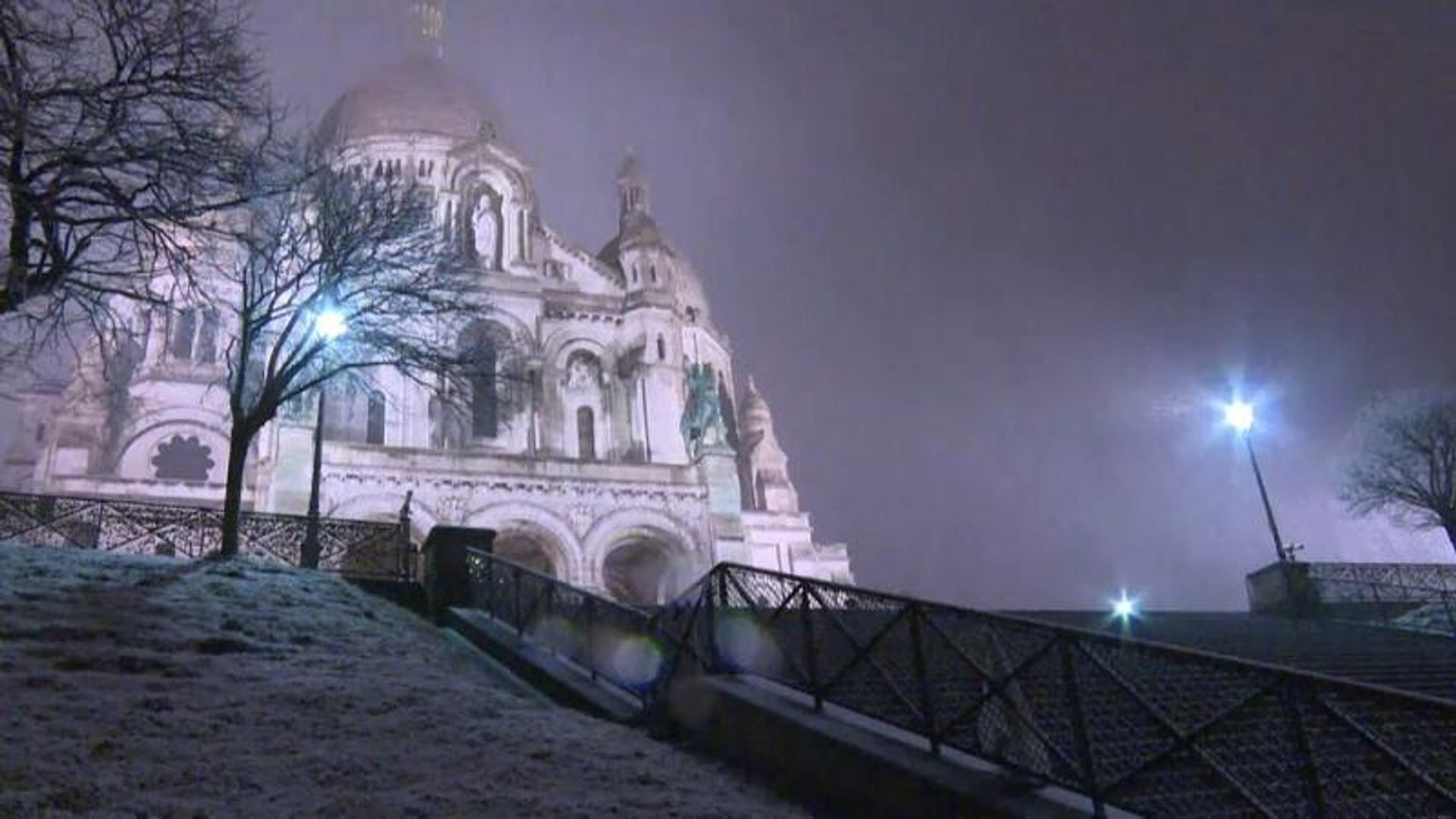 ⁣Париж в снежном плену
