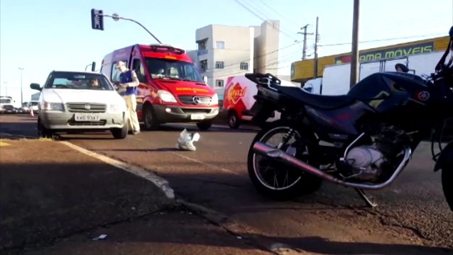 Motociclista é socorrido após colisão na Av. Carlos Gomes