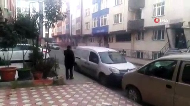 Alev alan elektrik kabloları havai fişek gibi patladı