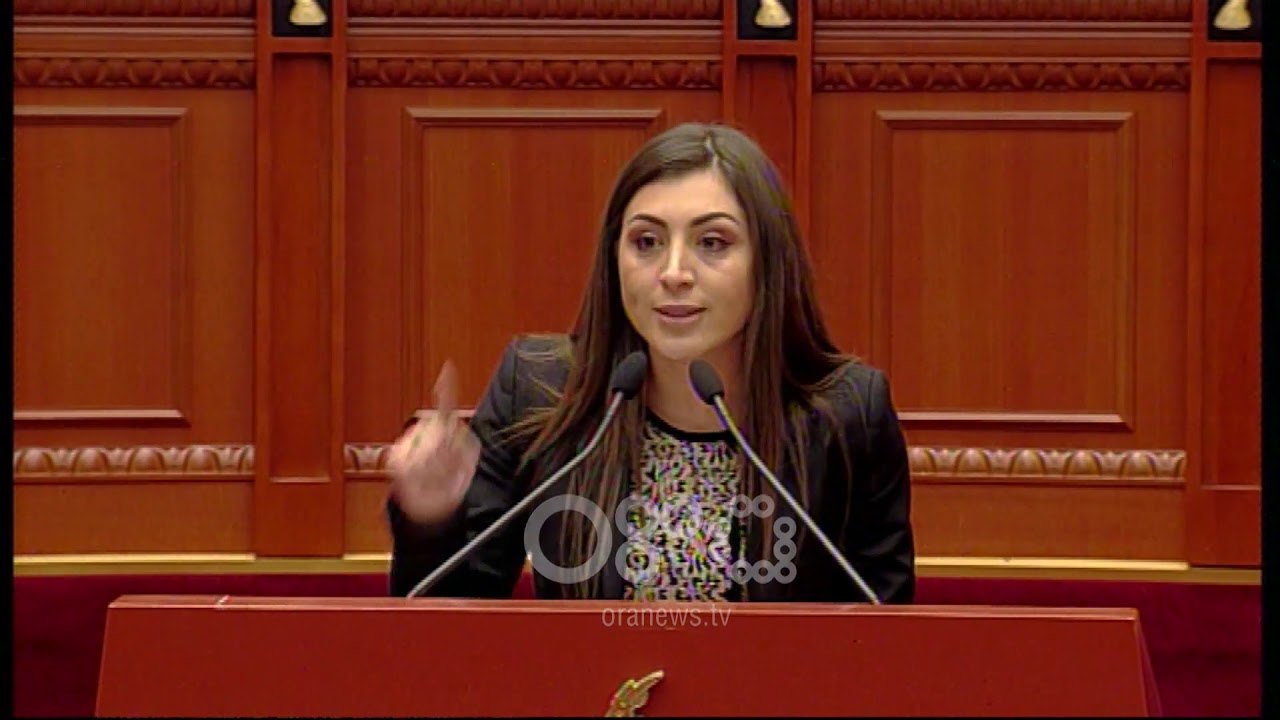 Ora News - Vajza e Ymer Lales ia plas në sy Bas...