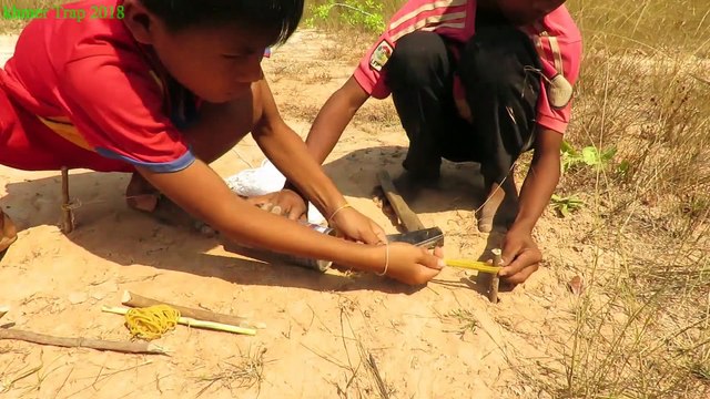 Primitive Technology - Easy Underground Python Snake Trap Using Cans Gas & Goose Made By Smart Boys
