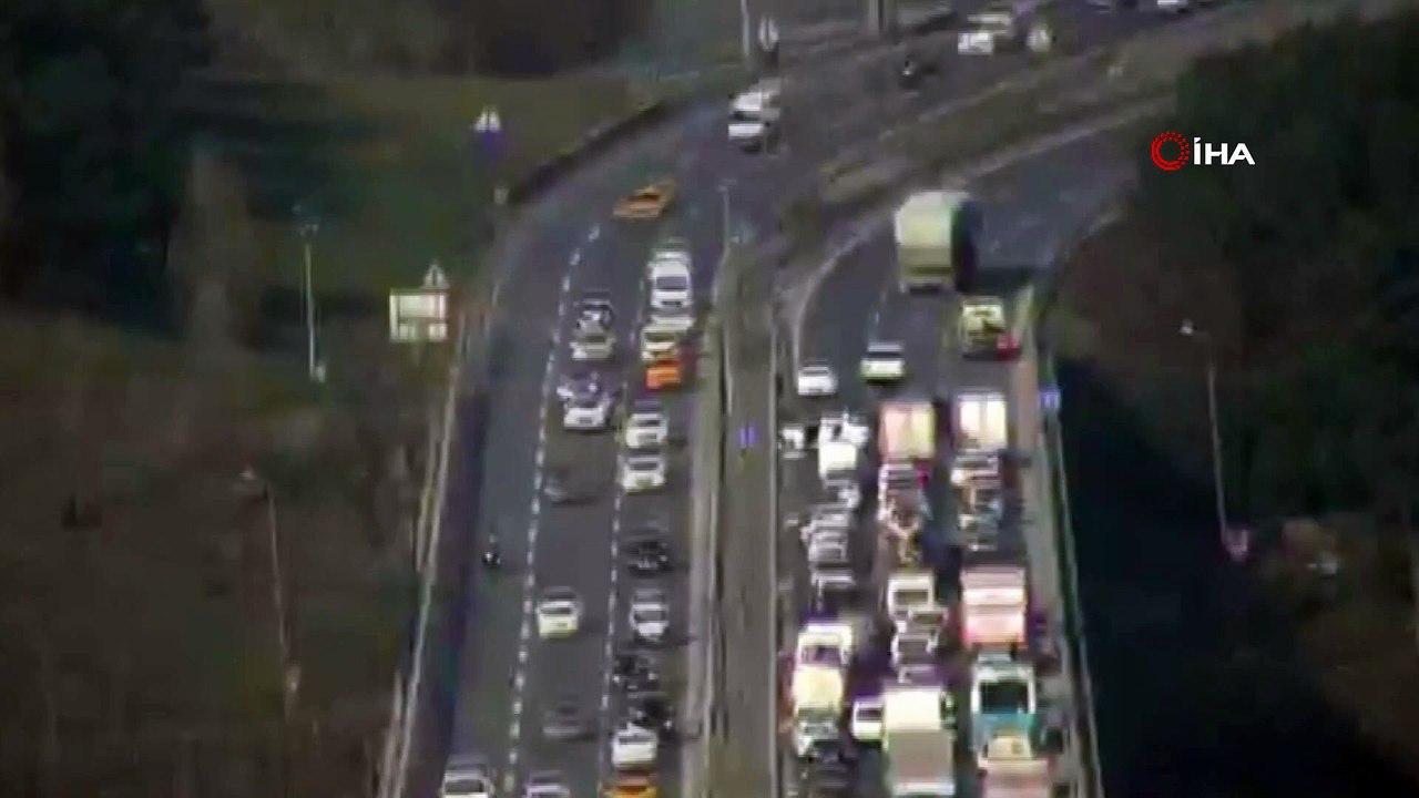 Okmeydanı Tem Bağlantı yolu Ankara istikametinde zincirleme kaza meydana geldi. Kaza nedeniyle bölgede yoğun araç trafiği oluştu