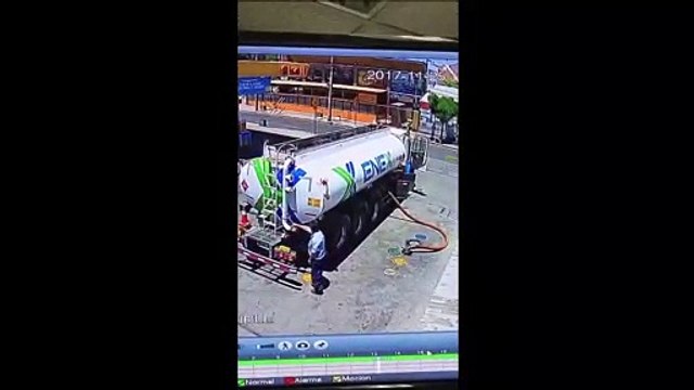 Un imbécile fait le plein d'une cuve mais oublie le frein à main.. Et ce qui devait arriver arriva !