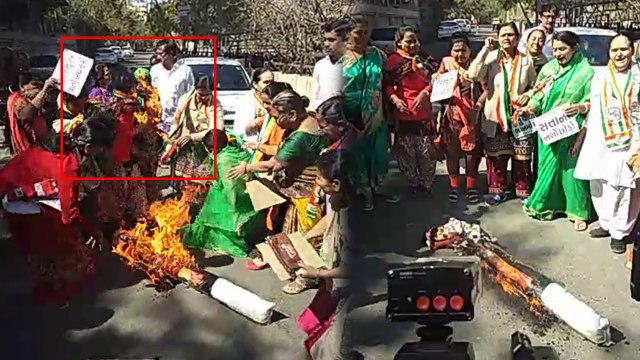 भाजपा प्रदेशाध्यक्ष का पुतला फूंक रही थीं कांग्रेसी महिलाएं, अचानक आग की चपेट में आ गईं, वीडियो