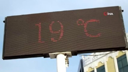 Burhaniye'de Termometreler 19 Dereceyi Gösterdi