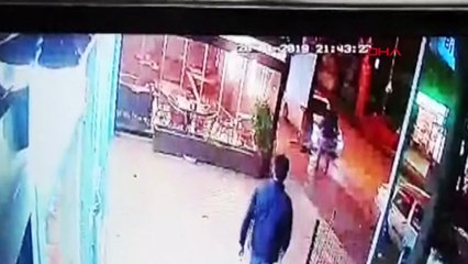 Fren yerine gaza basınca fırına girdi