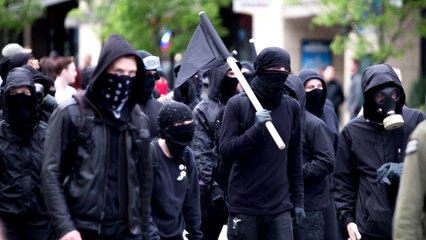 LES DRAPEAUX NOIRS 