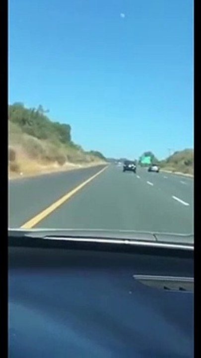 Un conducteur ivre n’arrive pas à rester sur la route et finit par se crasher