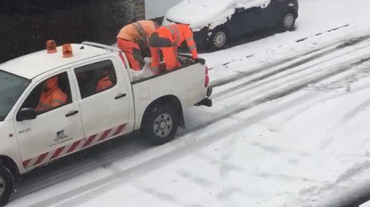 Une technique de déneigement très particulière à Saint-Nicolas (Liège)