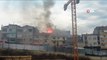 Kadıköy Fikirtepe Dumlupınar Mahallesi'nde 4 katlı binanın çatısında yangın çıktı. Yangına itfaiye müdahale ederken, olayda ölen ya da yaralanan olmadı.