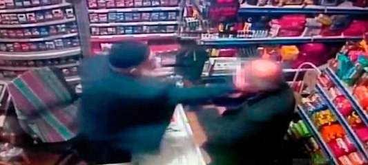 Bakkaldan kendisini dolandırmak isteyen kişiye tokat