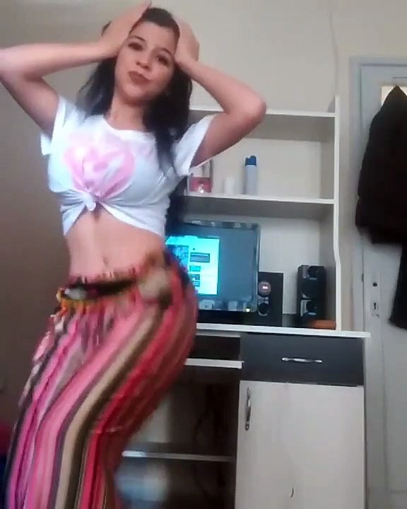 Evde dans neşesi