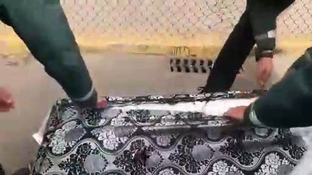 Migrants cachés dans des matelas sur le toit d'une voiture !