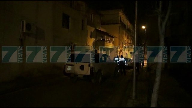 FUSHE KRUJE, TRITOL MAKINES SE ISH POLICIT DHE NJE MOBILIERIE - News, Lajme - Kanali 7
