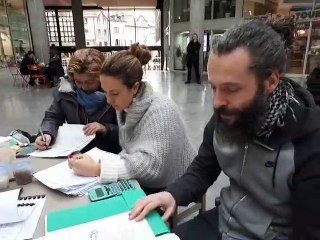 Manifestation des "stylos rouges" à Annecy
