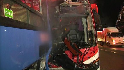 인천공항 인근 승용차·버스 3중 추돌...10여 명 부상 / YTN