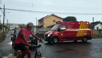 Colisão entre carro e moto mobiliza Corpo de Bombeiros