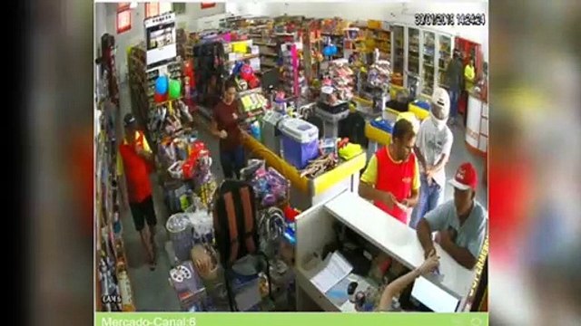 Câmeras de mercado mostram detalhes de assalto em vários ângulos