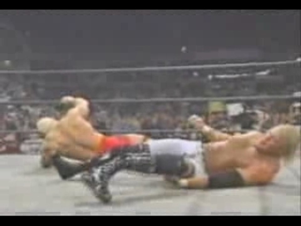 Sid Vicious Breaks His Leg