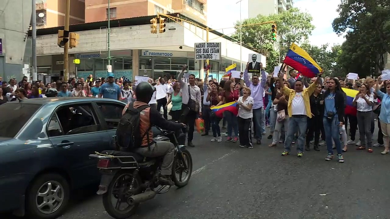 Venezuela's Guaido, protesters urge military to reject Maduro