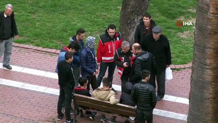 Çocukların uçan tekmeli ve yumruklu kavgası