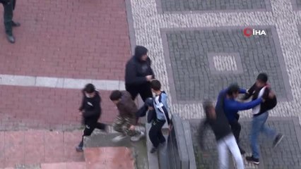 Çocukların Uçan Tekmeli ve Yumruklu Kavgası