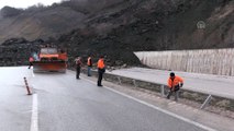 Niksar-Reşadiye kara yolu heyelan nedeniyle ulaşıma kapandı - TOKAT