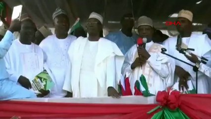 Üzerinde siyasetçilerin bulunduğu platform çöktü