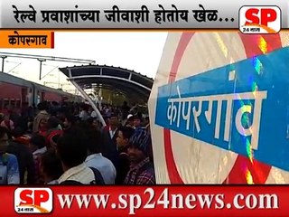 कोपरगाव-शौचालयात जाऊन भेळ विक्रेता बसला कांदा कापत...SP24 NEWS
