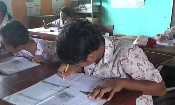 Siswa di Jember Kekurangan Ruang Kelas dan Guru