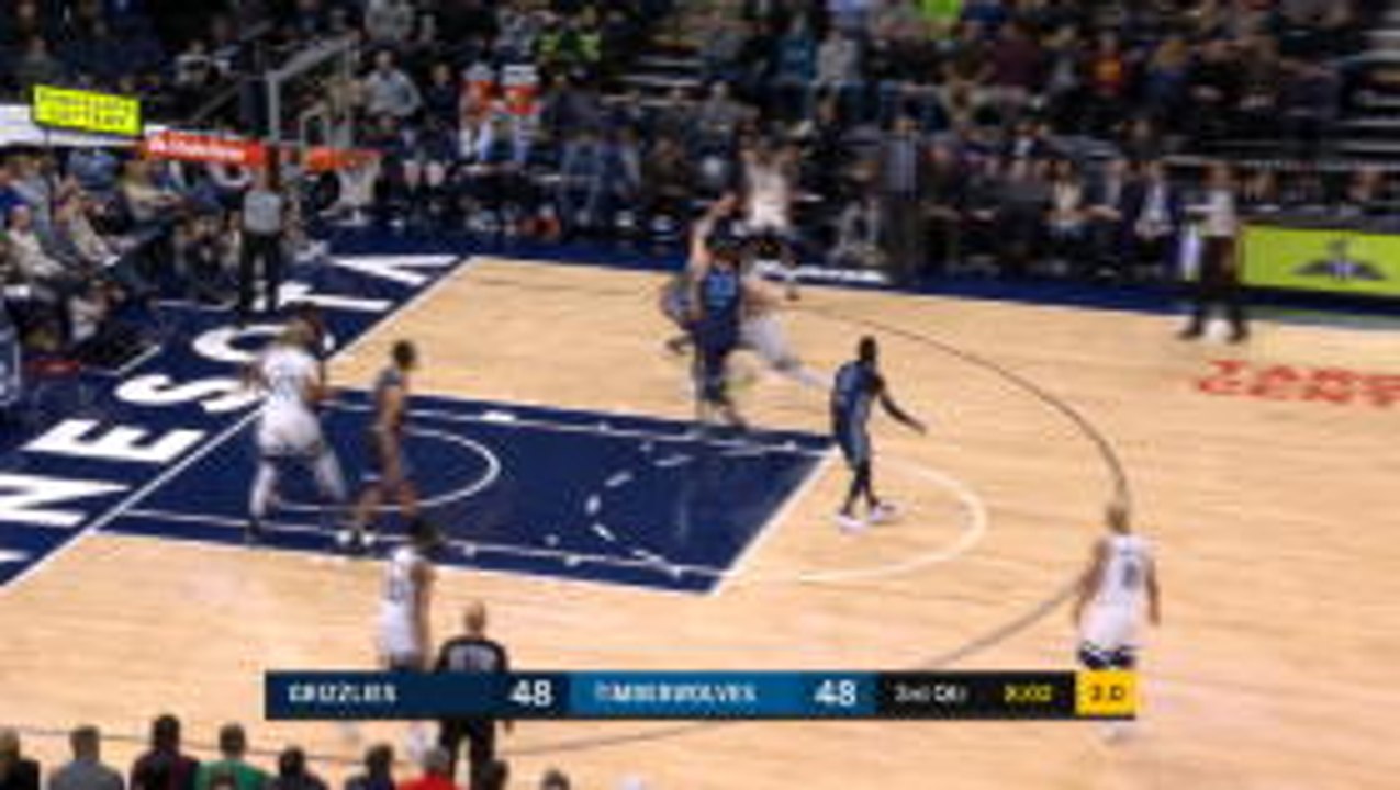 Karl-Anthony Towns dunk on two players