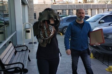 Kuyumcudan Altın Çalan Genç Kadın, Yakayı Ele Verdi