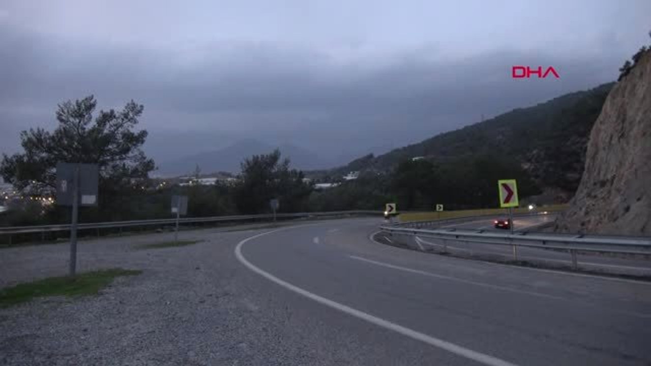 Mersin Anamur'da Hortum Muz ve Çilek Seralarını Vurdu