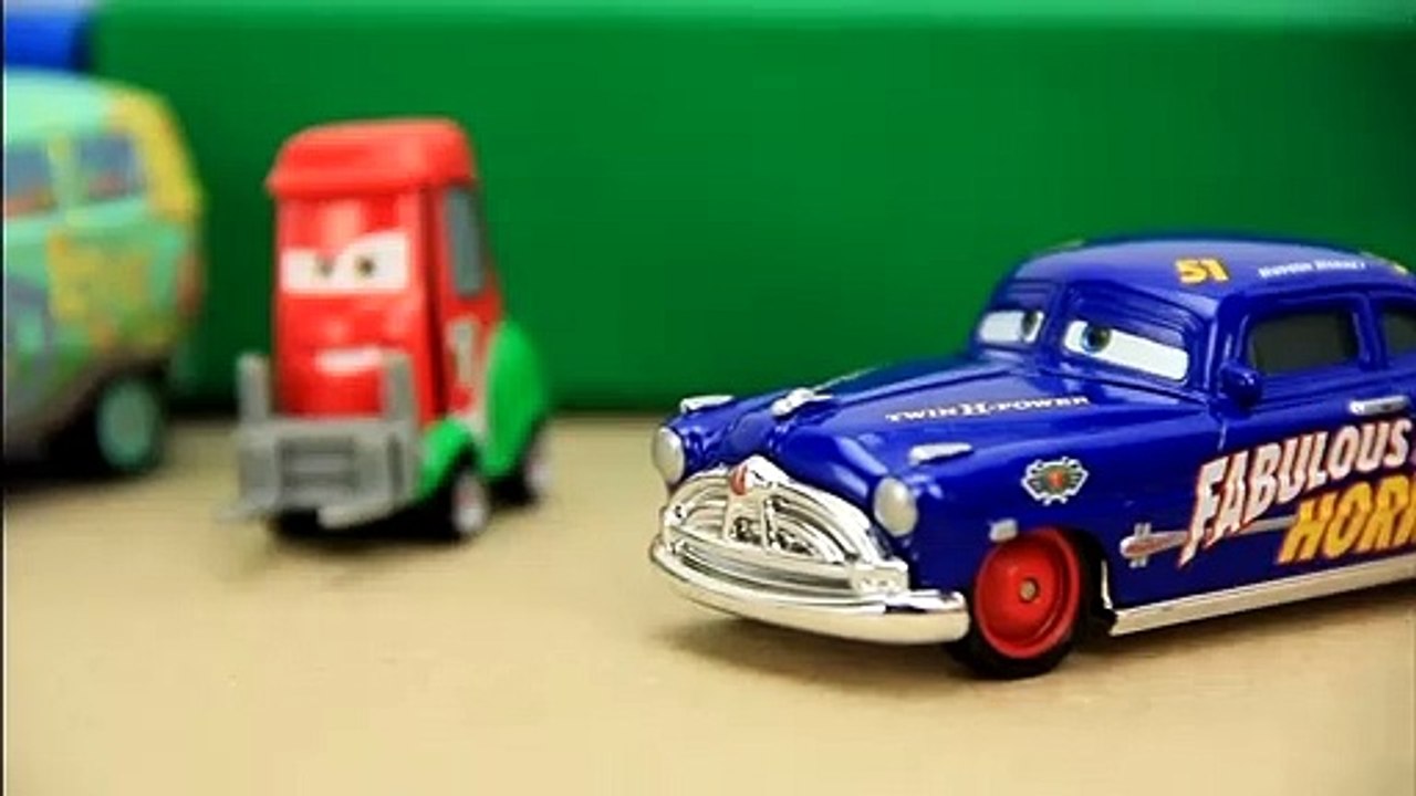 Cars 3 Lightning McQueen vs Jackson Storm Video for kids by kids video official